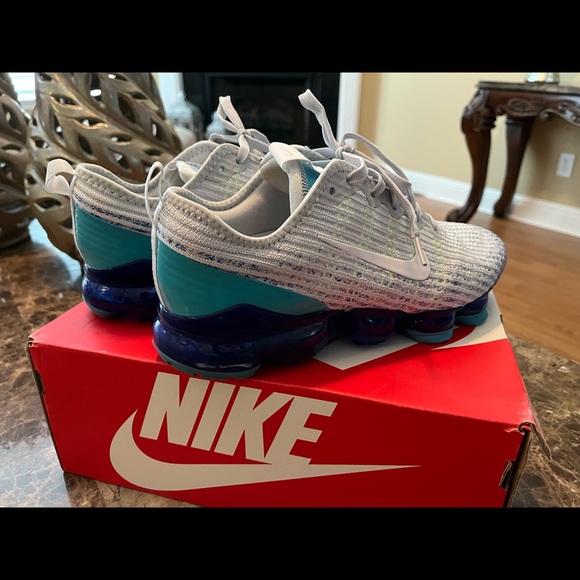Nike Vapormax - Picture 2 of 7